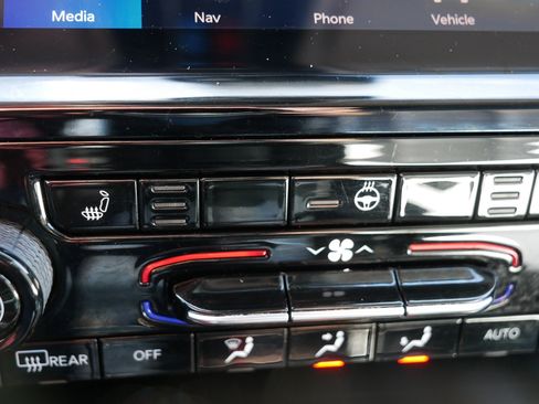 Used 2022 Jeep Grand Cherokee L Limited AWD/4WD image 28