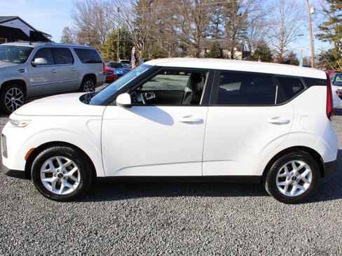Used 2022 Kia Soul LX w/ Technology Package image 10