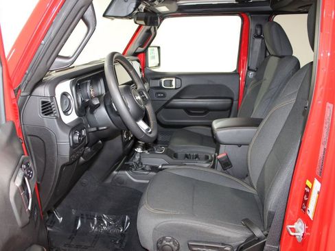 Used 2025 Jeep Wrangler Unlimited Sahara AWD/4WD image 22