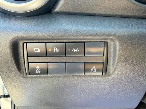 Used 2025 Nissan Versa S w/ Trunk Package FWD image 17