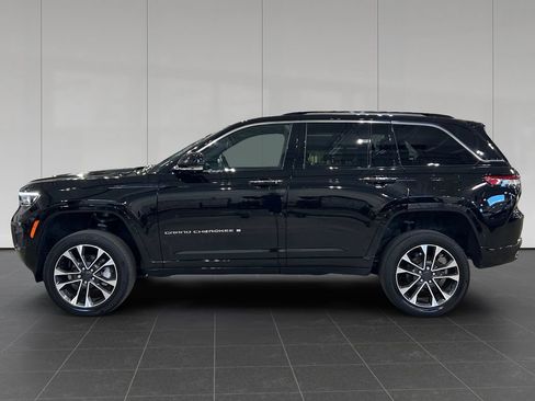 Used 2023 Jeep Grand Cherokee Overland w/ Adv Protech Group III AWD/4WD image 2