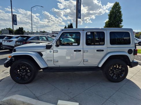Used 2023 Jeep Wrangler Unlimited Sahara w/ Cold Weather Group AWD/4WD image 9