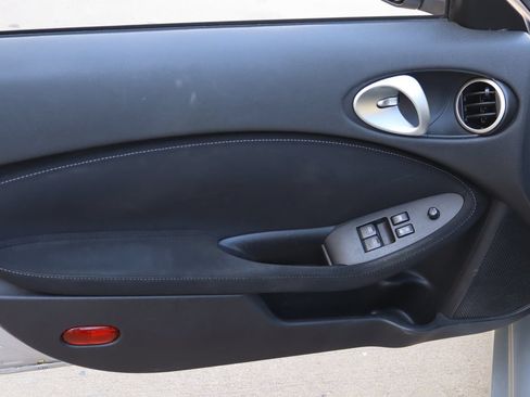Used 2016 Nissan 370Z Coupe RWD image 16