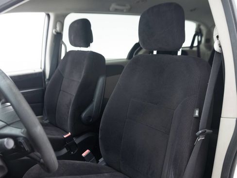 Used 2011 Dodge Grand Caravan Express FWD image 24