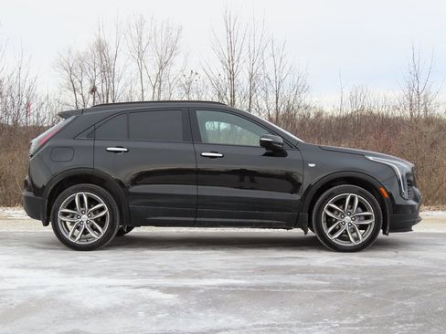 Used 2023 Cadillac XT4 Sport image 2