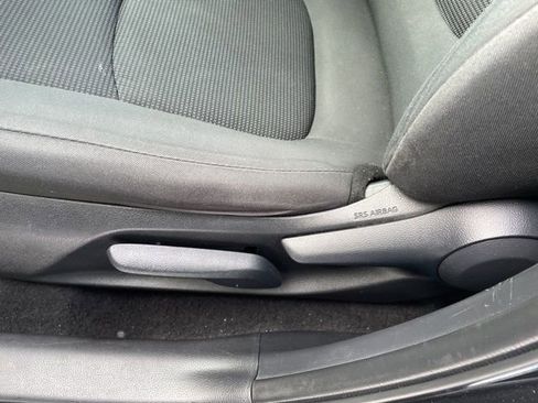 Used 2021 Toyota RAV4 LE image 14