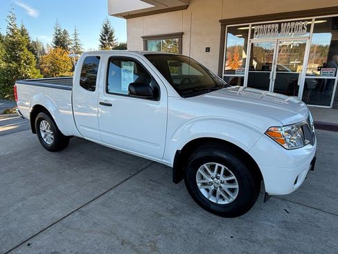 Used 2020 Nissan Frontier SV RWD image 6