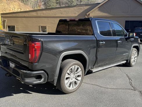 Used 2022 GMC Sierra 1500 Denali w/ Denali Premium Package image 3