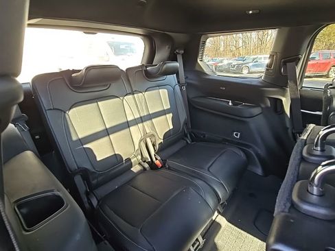 Used 2024 Jeep Grand Cherokee L Limited w/ Luxury Tech Group II image 20