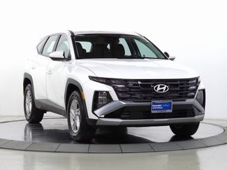 Certified 2025 Hyundai Tucson SE image 1