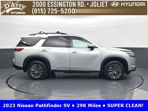Used 2023 Nissan Pathfinder SV image 4