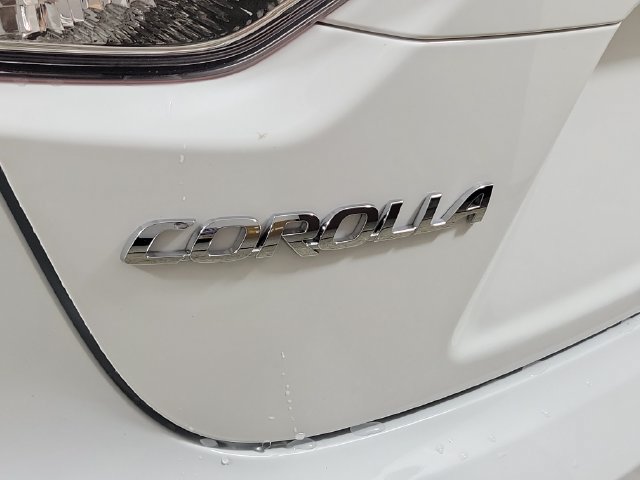 Used 2025 Toyota Corolla LE FWD image 9