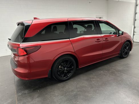 Used 2023 Honda Odyssey Sport image 9