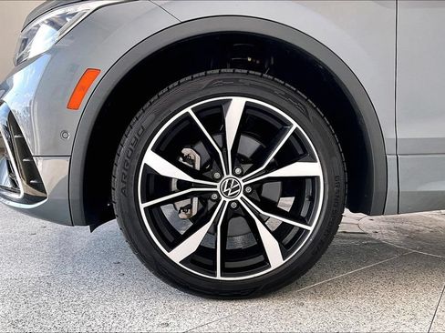Used 2022 Volkswagen Tiguan SEL R-Line AWD/4WD image 10