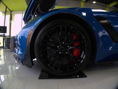 Used 2016 Chevrolet Corvette Z06 w/ 3LZ Preferred Equipment Group RWD image 34