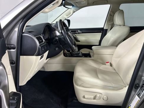 Used 2023 Lexus GX 460 Premium w/ Premium Package image 12