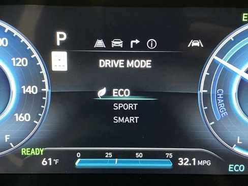 New 2025 Hyundai Elantra Limited image 24