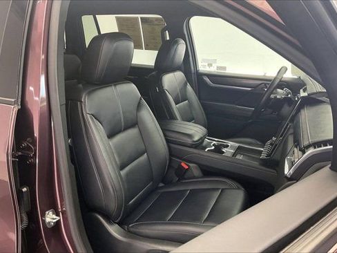 Used 2024 GMC Acadia Elevation w/ Luxury Package AWD/4WD image 6