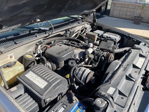 Used 1999 Chevrolet Suburban 2500 w/ Preferred Equipment Group 3 image 23