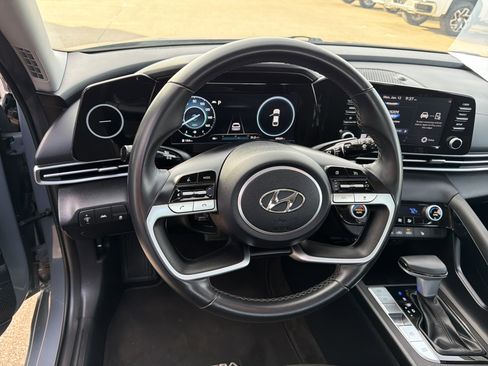Used 2022 Hyundai Elantra SEL w/ Convenience + Premium Package image 13