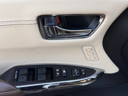 Used 2014 Toyota Avalon Limited image 6