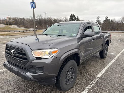 Certified 2016 Toyota Tacoma SR image 2