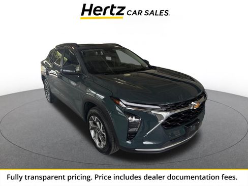 Used 2025 Chevrolet Trax LT FWD image 1