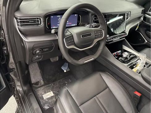 Used 2025 Jeep Wagoneer 4WD w/ Convenience Group I image 6