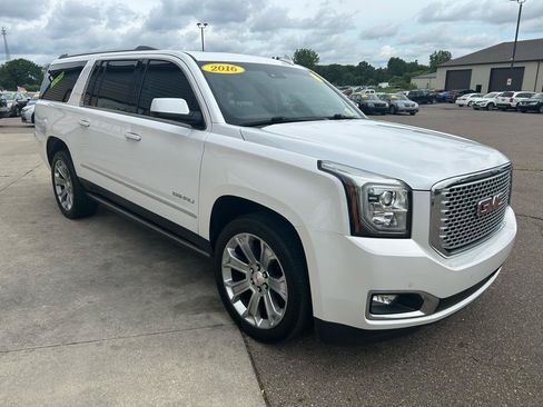Used 2016 GMC Yukon XL Denali w/ Open Road Package AWD/4WD image 3