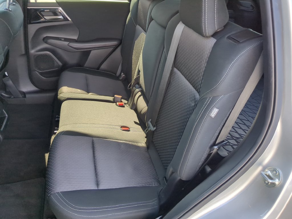 Used 2024 Mitsubishi Outlander ES FWD image 16