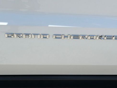Used 2016 Jeep Grand Cherokee Limited w/ Luxury Group II AWD/4WD image 10