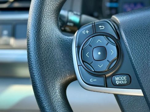 Used 2014 Toyota Camry LE image 18