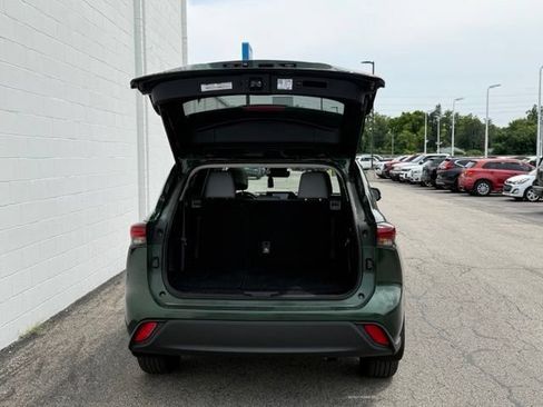 Used 2024 Toyota Highlander XLE AWD/4WD image 8