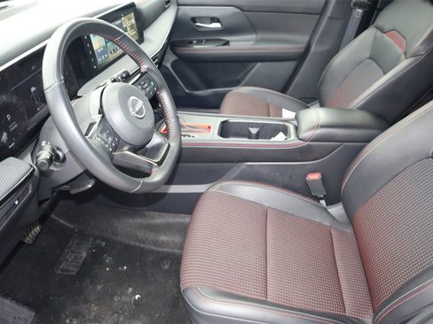 Certified 2025 Nissan Kicks SR image 12