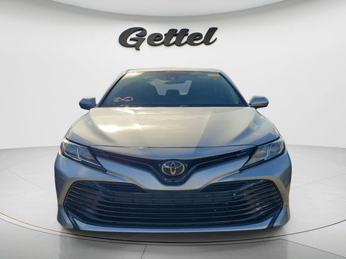 Used 2018 Toyota Camry LE FWD image 2