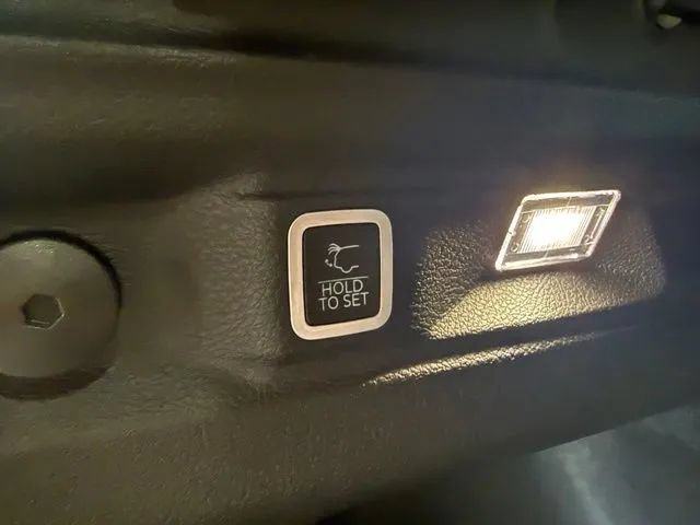 Used 2025 Jeep Grand Cherokee L Laredo AWD/4WD image 27