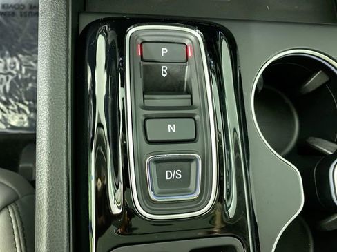 Used 2025 Honda Pilot Touring image 18