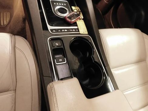 Used 2017 Jaguar F-PACE Prestige image 28