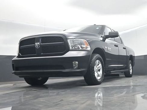 Used 2018 RAM 1500 Express AWD/4WD image 46