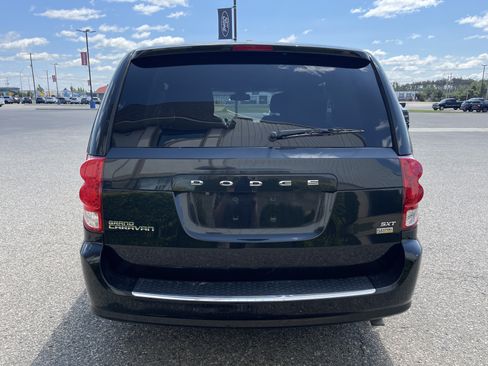 Used 2019 Dodge Grand Caravan SXT FWD image 5