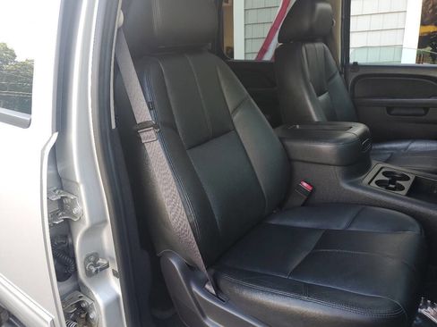 Used 2013 Chevrolet Tahoe LT w/ Luxury Package AWD/4WD image 10