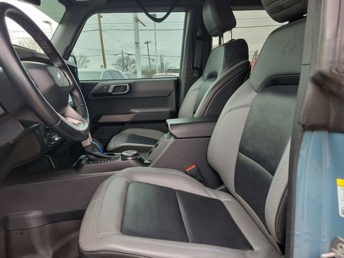 Used 2022 Ford Bronco Black Diamond image 16