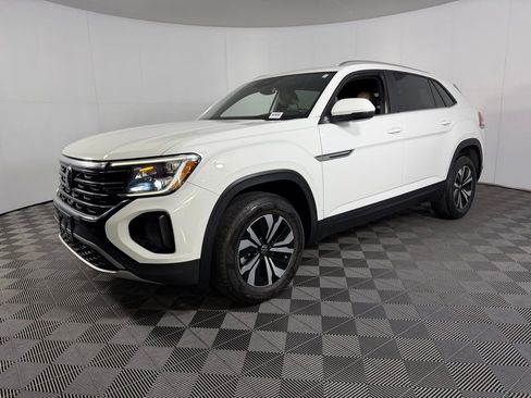 Used 2024 Volkswagen Atlas Cross Sport SE image 9