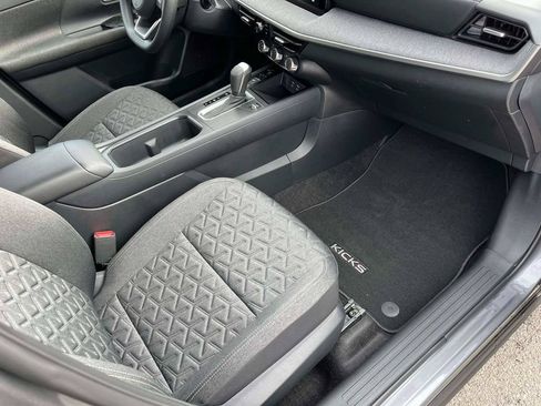 Used 2025 Nissan Kicks SV FWD image 11