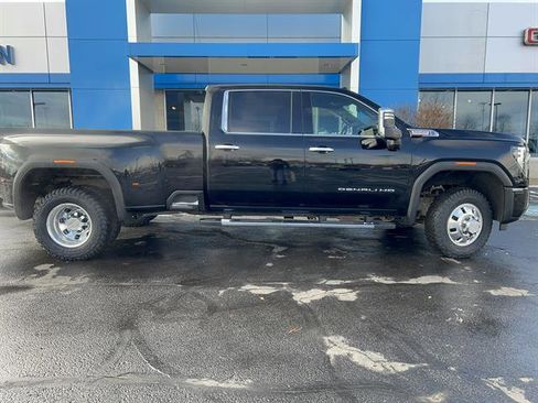 Used 2024 GMC Sierra 3500 Denali image 8