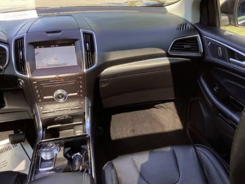 Used 2019 Ford Edge Titanium w/ Cold Weather Package AWD/4WD image 2