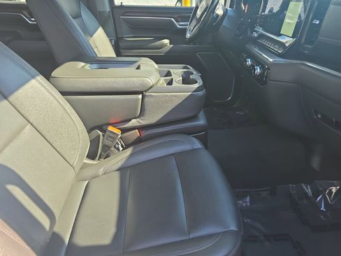 Used 2025 GMC Sierra 1500 SLT RWD image 10