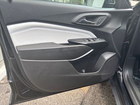 Used 2025 Chevrolet Trax LT FWD image 20