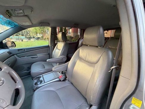 Used 2010 Toyota Sienna LE FWD image 25