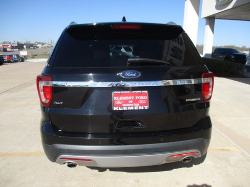 Used 2016 Ford Explorer XLT w/ Equipment Group 202A image 7